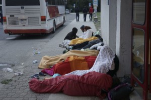 Syrian_refugees_sleeping_in_the_open_air