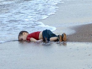 syrian_boy_drowned_off_turkey_coast9